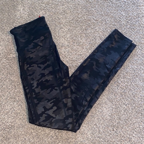 Metallic Camo Print Spanx Leggings - Picture 4 of 8